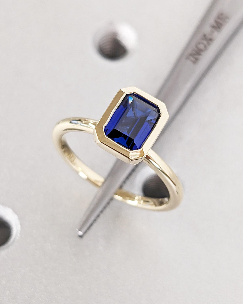 Art Deco Blue Sapphire Engagement Ring For Her - Vintage Sapphire Promise Ring - Solid Gold - September Birthstone - Bezel Set - Minimalist