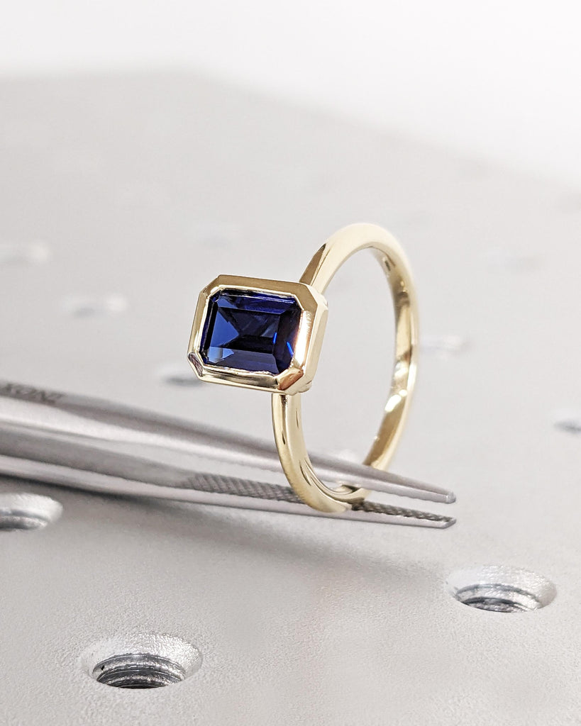 Art Deco Blue Sapphire Engagement Ring For Her - Vintage Sapphire Promise Ring - Solid Gold - September Birthstone - Bezel Set - Minimalist