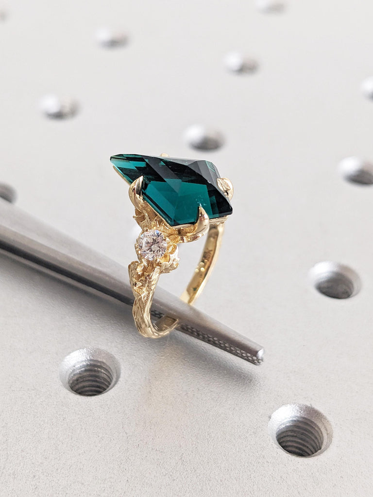 Kite Cut Lab Grown Emerald Ring, 18k Yellow Gold Engagement Ring, Dainty Emerald Ring, Gold Promise Rings for Women, Art Deco Statement Ring