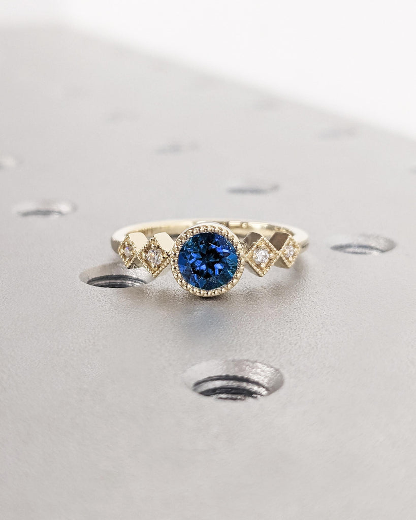 Round Cut Blue Lab Sapphire Engagement Ring, Bezel Set 14k Yellow Gold Wedding Rings for Women, Milgrain Sapphire Ring, Vintage Promise Ring