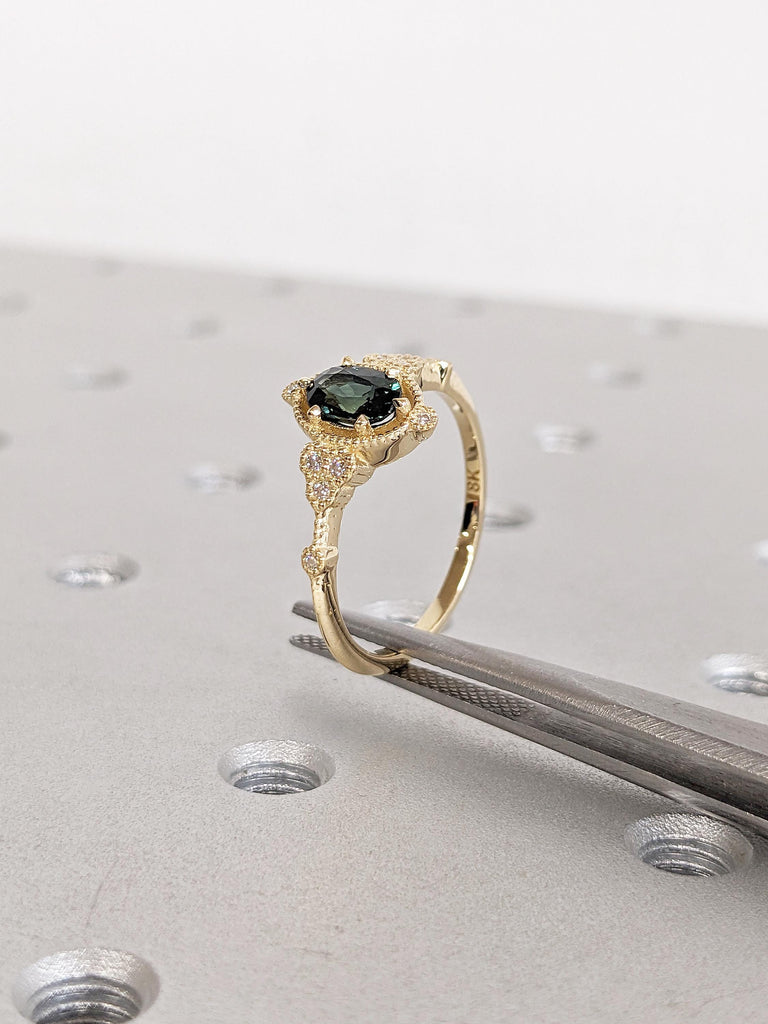 Oval Peacock Sapphire Engagement Ring, 18k Yellow Gold Sapphire Ring, Milgrain Statement Ring, Unique Wedding Rings for Women, Gift for Her