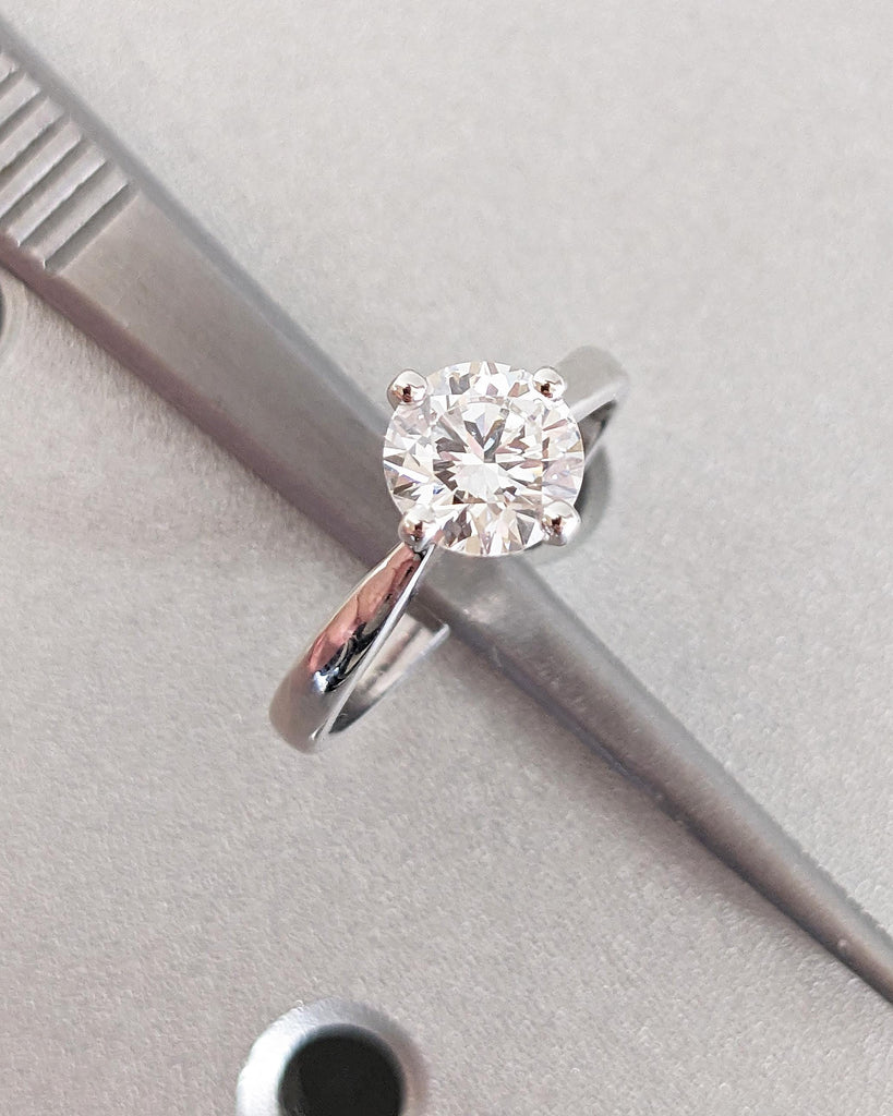 Round Lab Grown Diamond Engagement Ring, 18k White Gold Solitaire Ring, Diamond Wedding Ring, Anniversary Rings for Women, Minimalist Ring