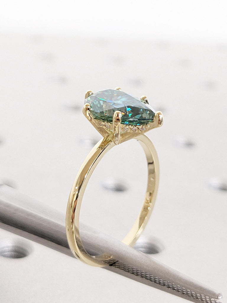 Green Moissanite Ring, Vintage 14k Solid Gold Engagement Ring, Art Deco Hidden Halo Ring, Pear Cut Wedding Rings for Women, Anniversary Ring