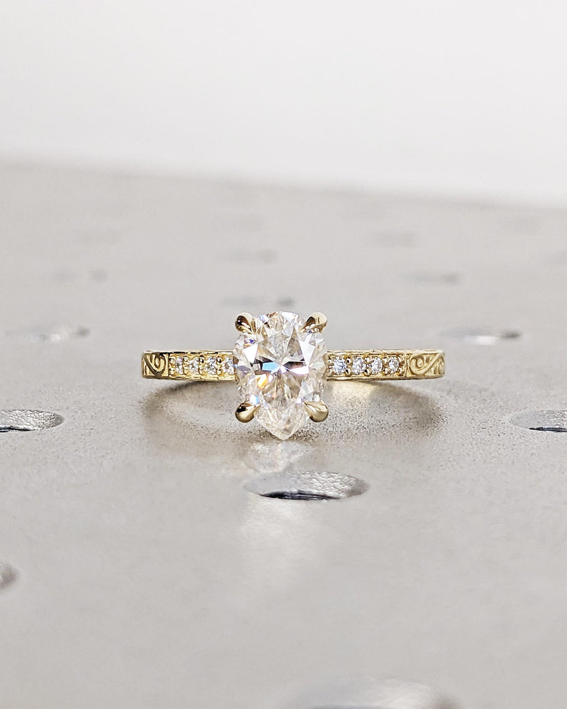 Vintage Engagement Ring, 14K Gold Hand Engraved Ring, Pear Moissanite Engagement Ring, Vintage Ring, Hand Engraving Art Deco Minimalist Ring