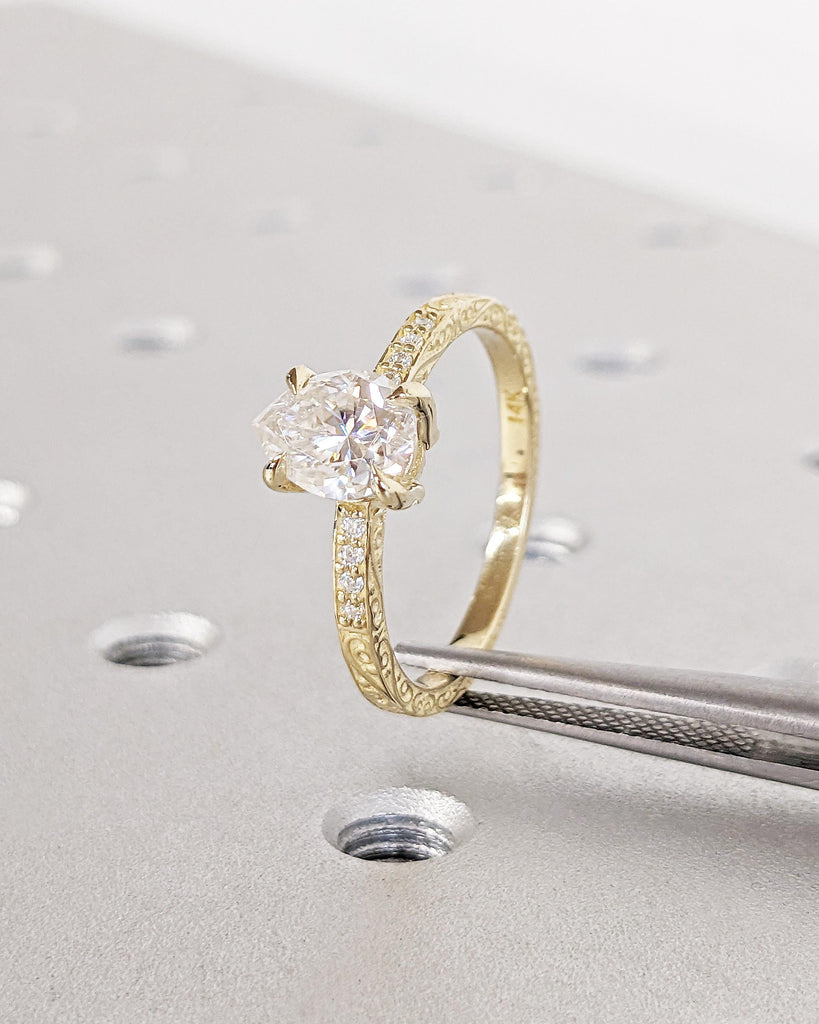 Vintage Engagement Ring, 14K Gold Hand Engraved Ring, Pear Moissanite Engagement Ring, Vintage Ring, Hand Engraving Art Deco Minimalist Ring