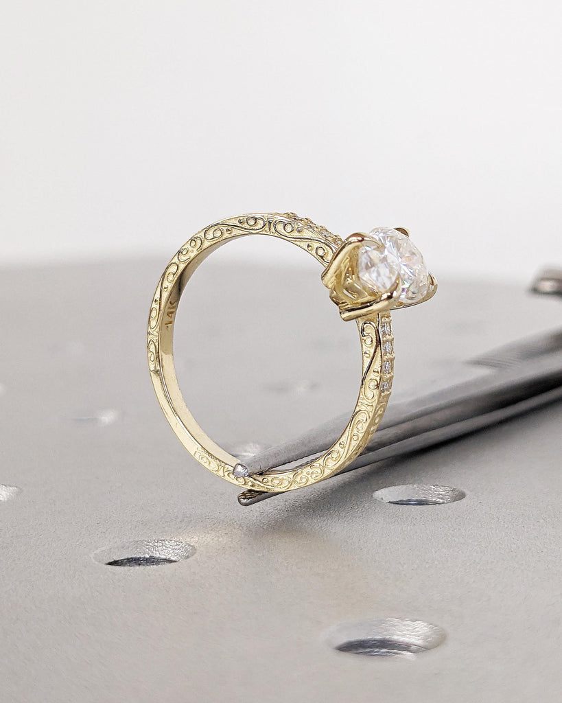 Vintage Engagement Ring, 14K Gold, Hand Engraved Ring, Pear Lab Diamond Engagement Ring, Vintage Ring, Hand Engraving Art Deco, Minimalistic