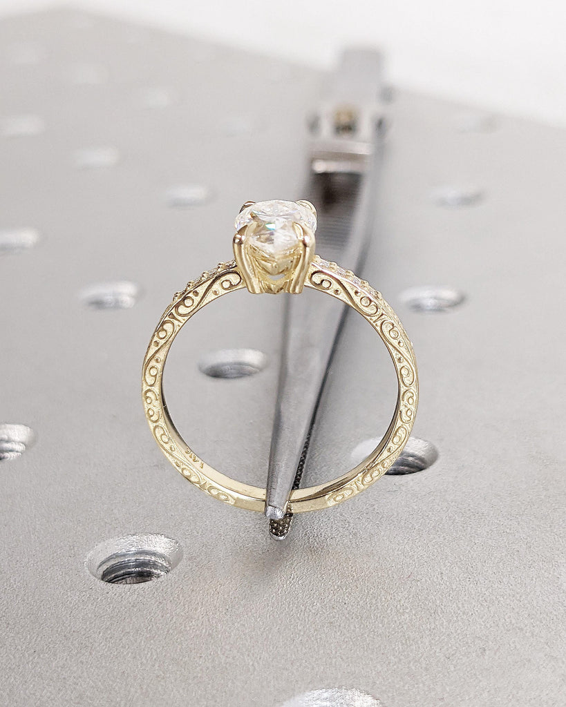 Vintage Engagement Ring, 14K Gold, Hand Engraved Ring, Pear Lab Diamond Engagement Ring, Vintage Ring, Hand Engraving Art Deco, Minimalistic