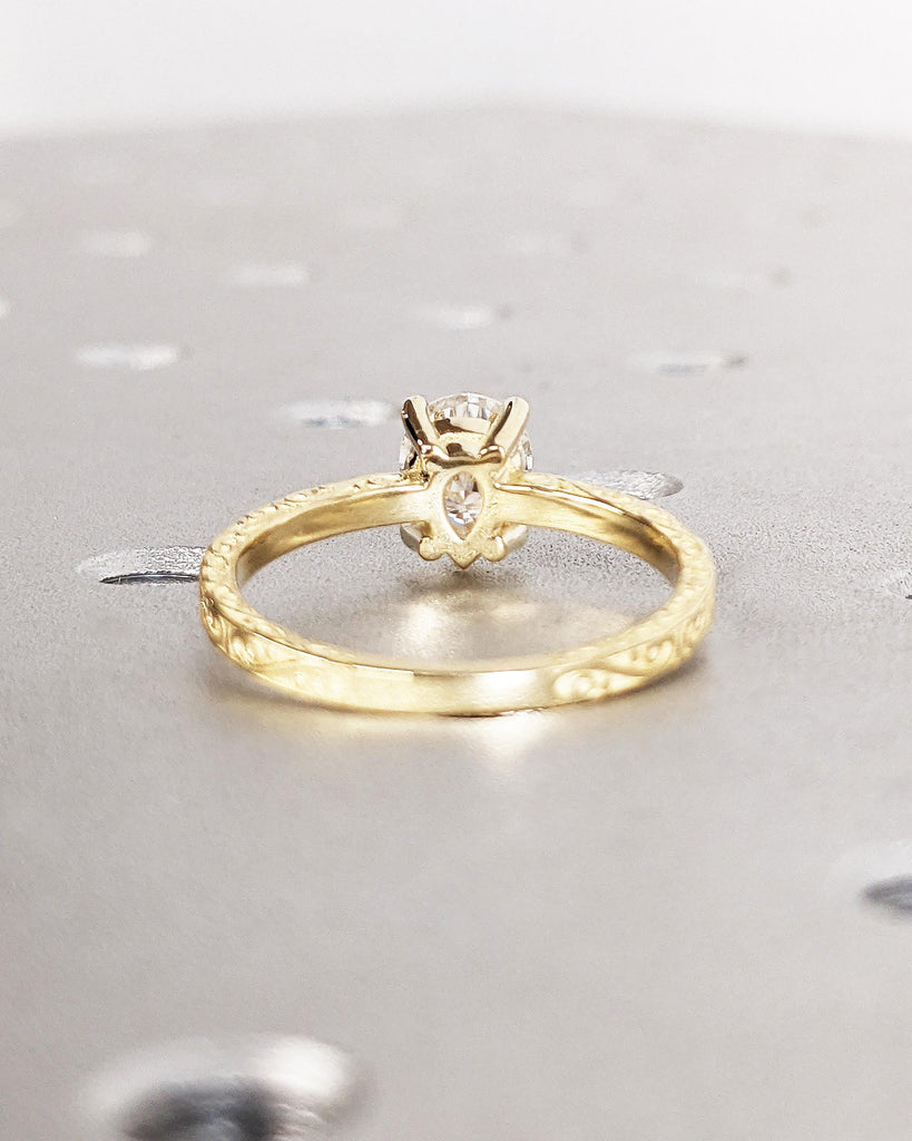 Vintage Engagement Ring, 14K Gold Hand Engraved Ring, Pear Moissanite Engagement Ring, Vintage Ring, Hand Engraving Art Deco Minimalist Ring
