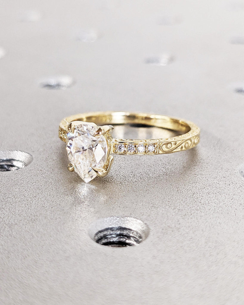 Vintage Engagement Ring, 14K Gold Hand Engraved Ring, Pear Moissanite Engagement Ring, Vintage Ring, Hand Engraving Art Deco Minimalist Ring