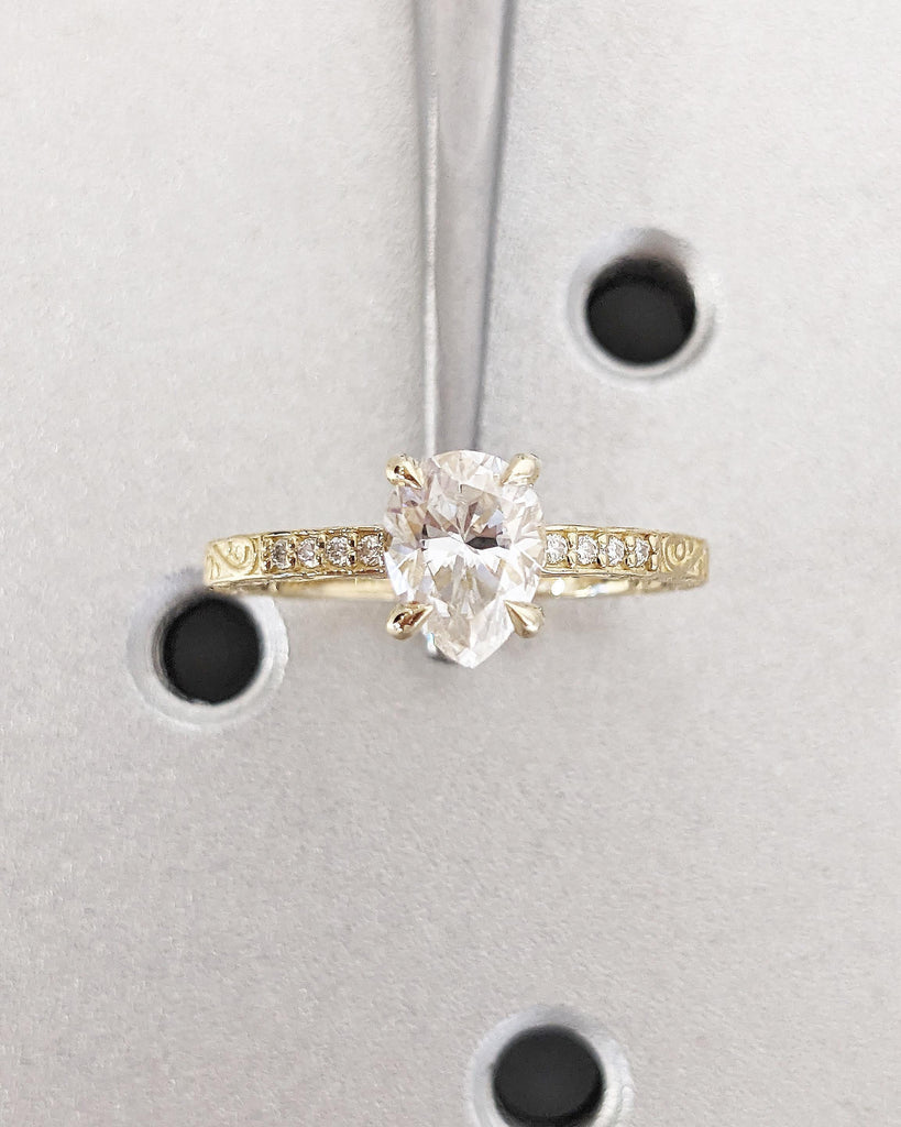 Vintage Engagement Ring, 14K Gold Hand Engraved Ring, Pear Moissanite Engagement Ring, Vintage Ring, Hand Engraving Art Deco Minimalist Ring