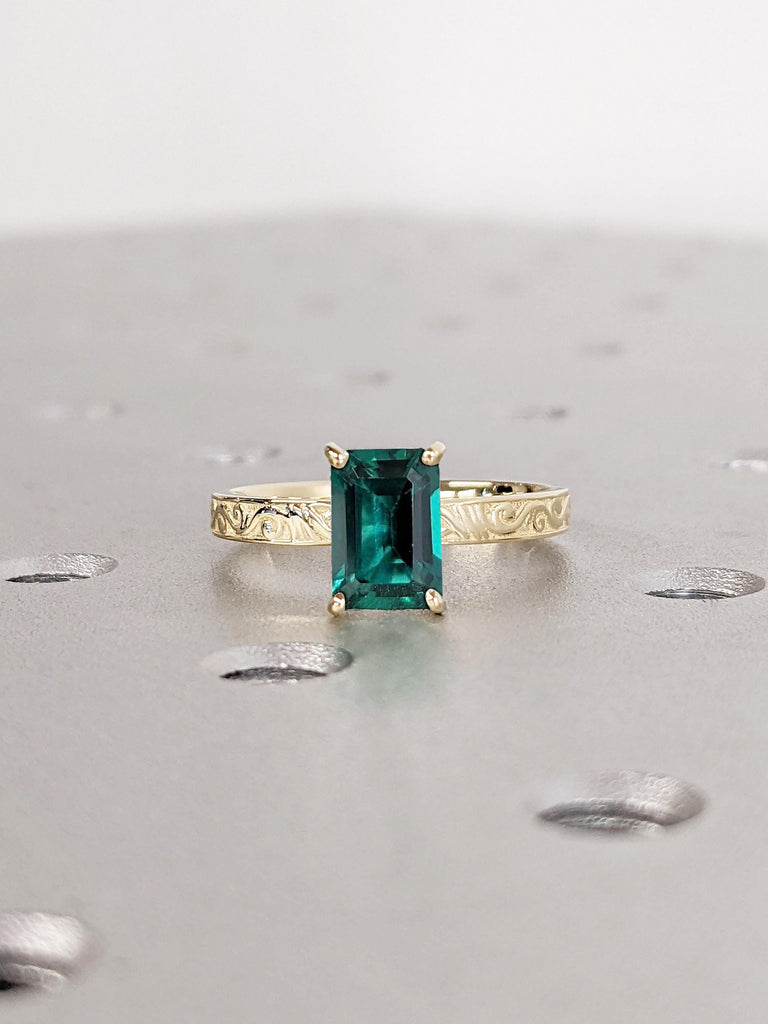 1.5ct Emerald Solitaire 14K Yellow Gold Scrollwork Engraving Vintage Gold Band