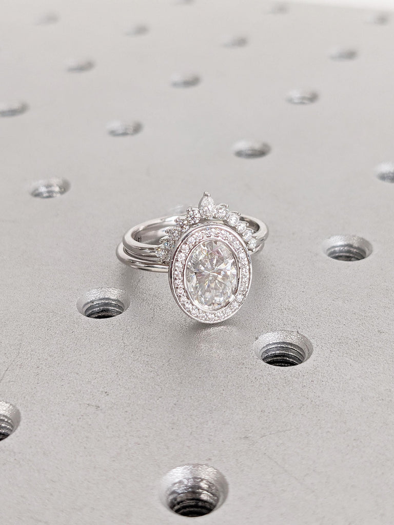 Lab Grown Diamond Engagement Ring Set, Diamond Halo Ring, 14k White Gold Oval Bezel Set Ring, Diamond Curved Crown Ring, Unique Gift for Her