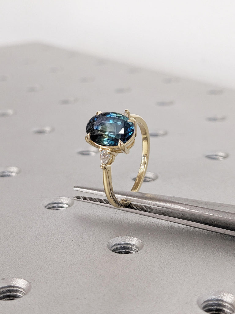 Peacock Sapphire Ring