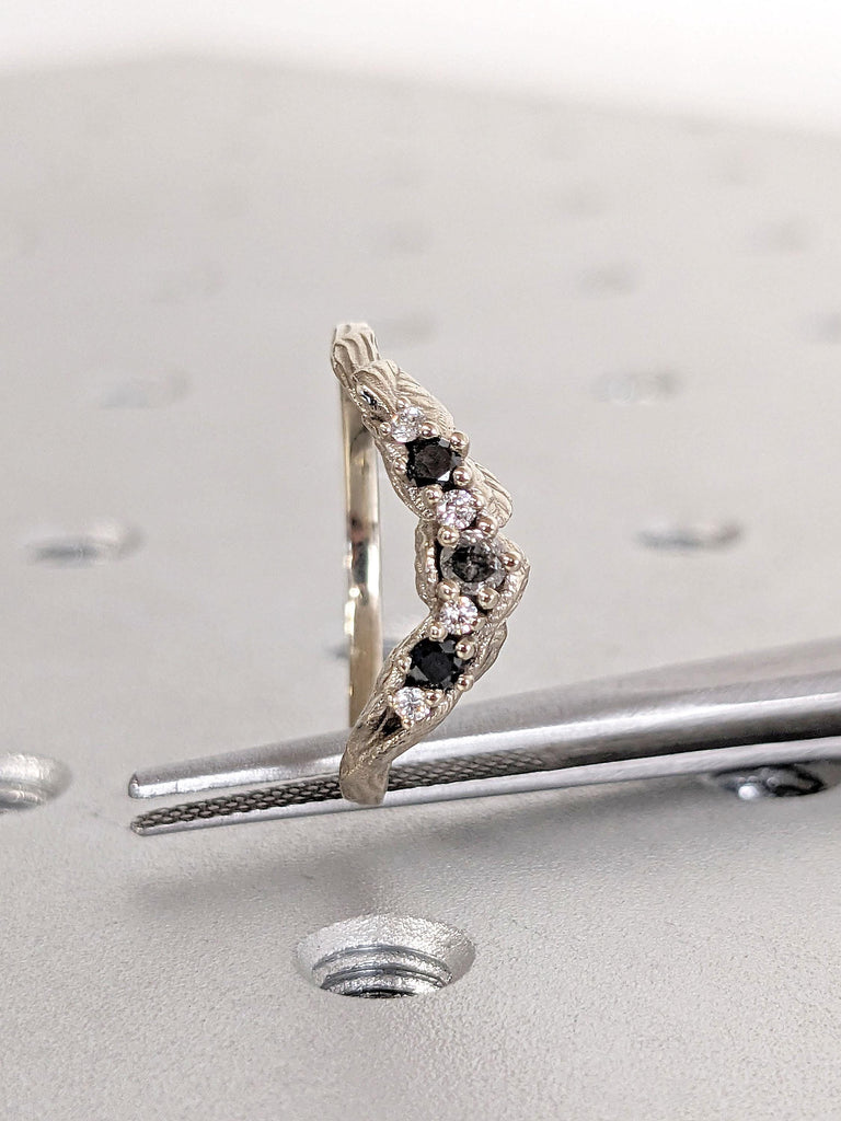 Gorgeous Natural Leaf Band , Natural Black and White Diamond, 14k 18k Solid Gold Wedding Ring | Handmade Ring | Curve Wedding Ring