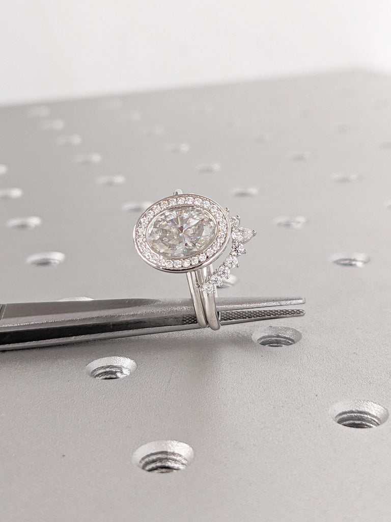 Lab Grown Diamond Engagement Ring Set, Diamond Halo Ring, 14k White Gold Oval Bezel Set Ring, Diamond Curved Crown Ring, Unique Gift for Her