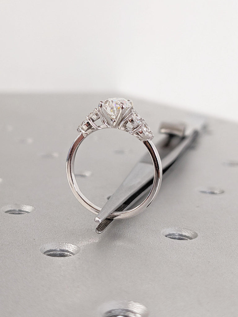 Oval Engagement Ring, Lab Grown Diamond Anniversary Ring, 1ct Diamond Ring, Art Deco Nature Inspired Ring, Birthday Gift for Mom, Leaf Ring