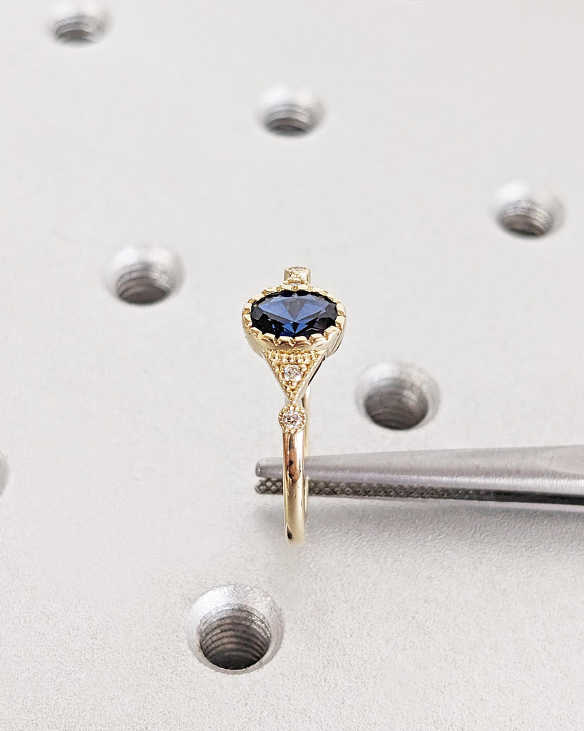Bezel Set Vintage Oval Sapphire Ring / Art Deco Blue Sapphire Ring / Antique Engagement Ring in 14K Yellow Gold / Promise Ring / Daily Wear