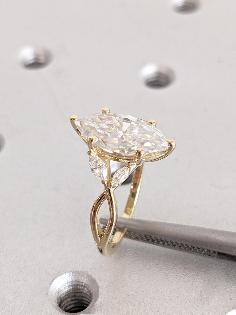 14k Solid Gold Vine Ring Women, Minimalist Leaf Wedding Band, Dainty Flower Stacking Ring, Thin Floral Band, Nature Inspired Rings