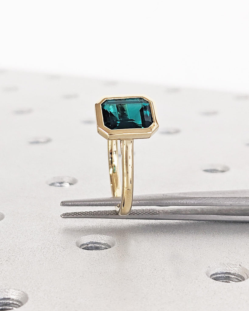 Emerald Cut Green Emerald Solitaire Ring, 14K 18K Yellow Gold Engagement Ring, Bezel Setting, Statement Ring, Gift For Her Minimalist Unique