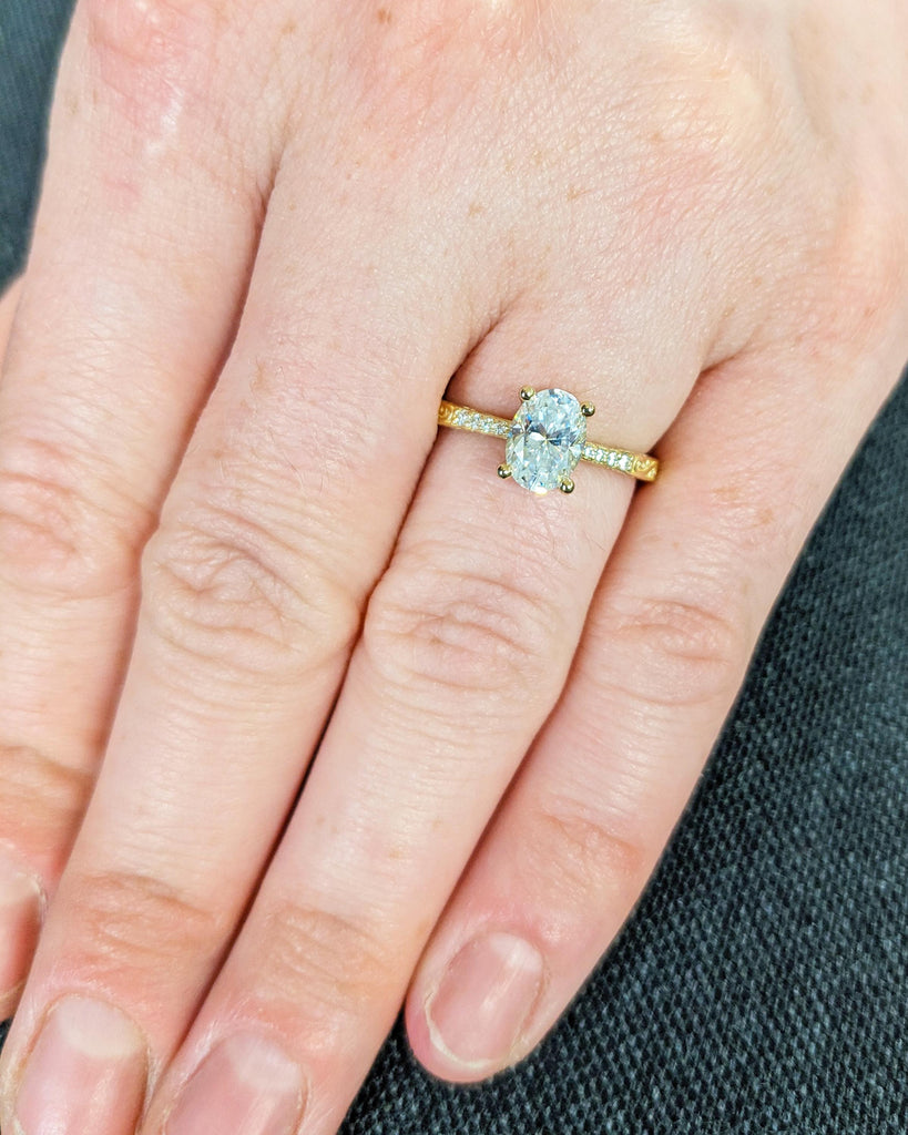 Vintage Oval Engagement Ring, Solitaire Oval Moissanite Ring, Tapered Band Wedding Ring, Tapered Shank Design, 14K Gold Promise Ring for Her