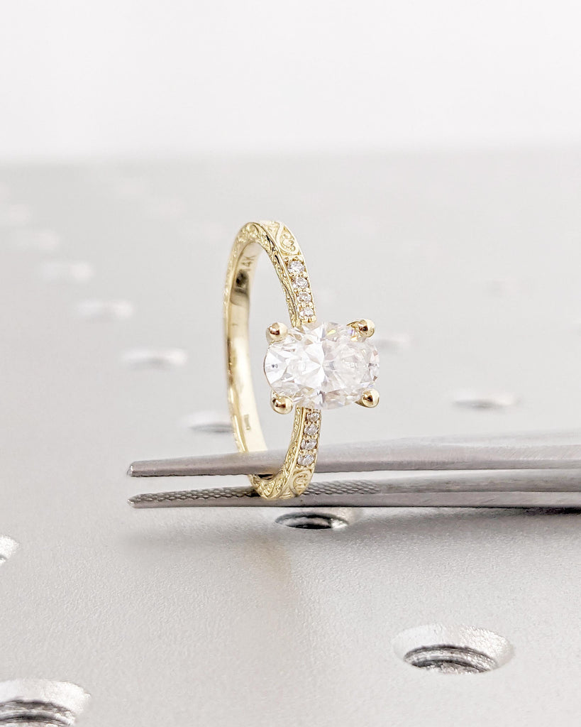 Vintage Oval Engagement Ring, Solitaire Oval Moissanite Ring, Tapered Band Wedding Ring, Tapered Shank Design, 14K Gold Promise Ring for Her, Vintage Inspired Bridal Ring