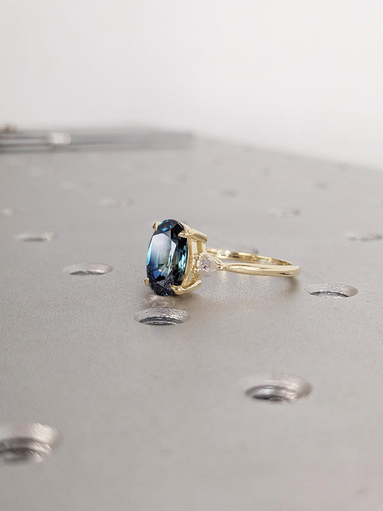 2 Carat Oval Engagement Ring, Solid Gold Statement Ring, Blue Green Sapphire Ring, Gift for Her, Peacock Sapphire Gemstone Rings for Women