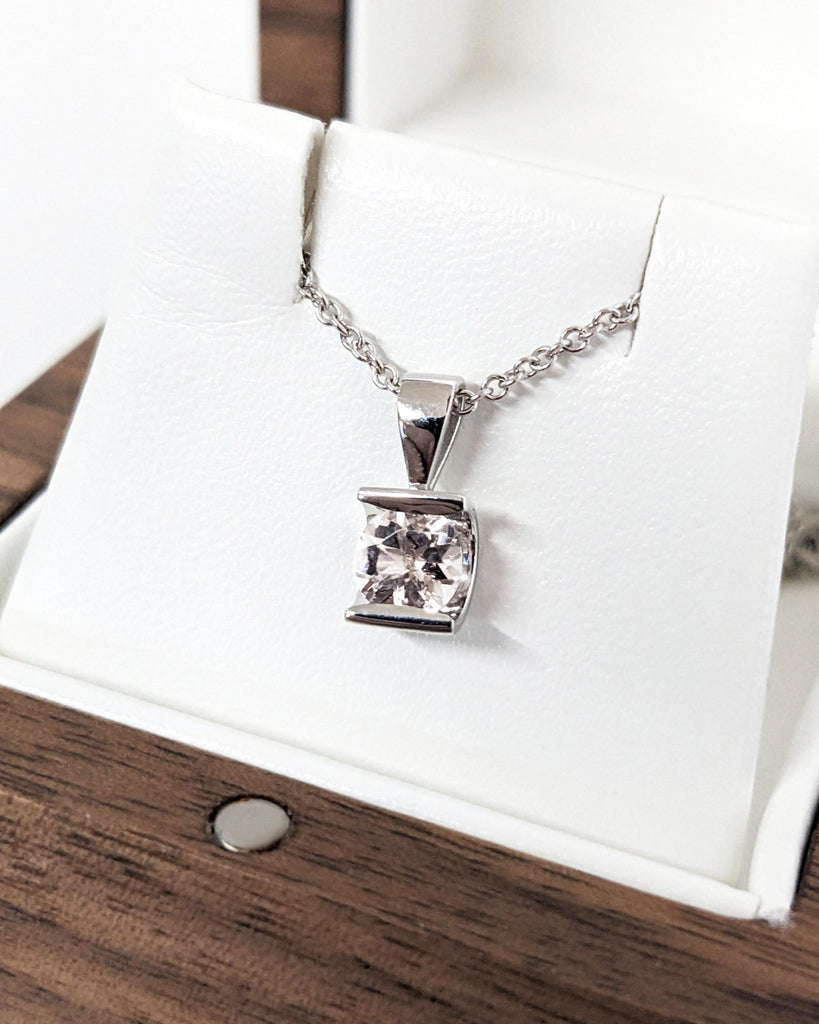 Gold Necklace Women | Round Diamond Pendant