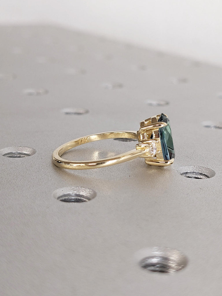 Oval Cut Teal Sapphire Ring, Vintage Solid Gold Ring, Diamond and Sapphire Ring, Gold Engagement Ring, Gemstone Ring, Unique Statement Ring