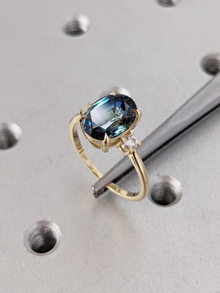 Oval Cut Teal Sapphire Ring, Vintage Solid Gold Ring, Diamond and Sapphire Ring, Gold Engagement Ring, Gemstone Ring, Unique Statement Ring