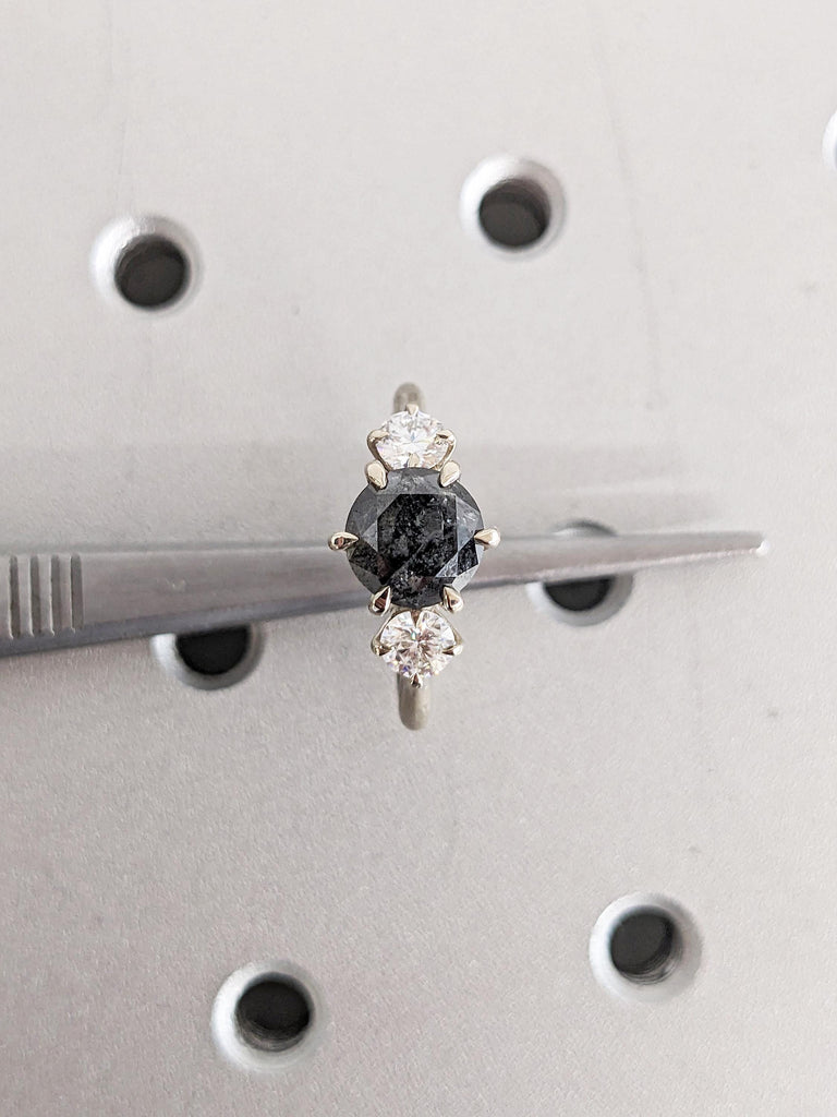 Round Raw Salt and Pepper Diamond Ring, 14k Gold Engagement Ring, Wedding Anniversary Gift for Her, Unique 3 Stone Ring, Gold Statement Ring
