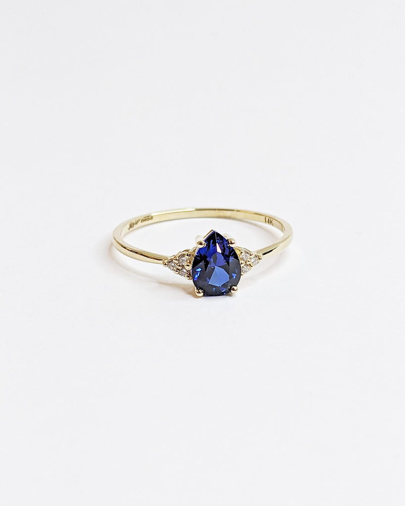 Vintage Blue Sapphire Engagement Ring, Pear Cut Ring, Antique Yellow Gold Blue Sapphire Wedding Ring, Round Diamond Cluster Anniversary Ring