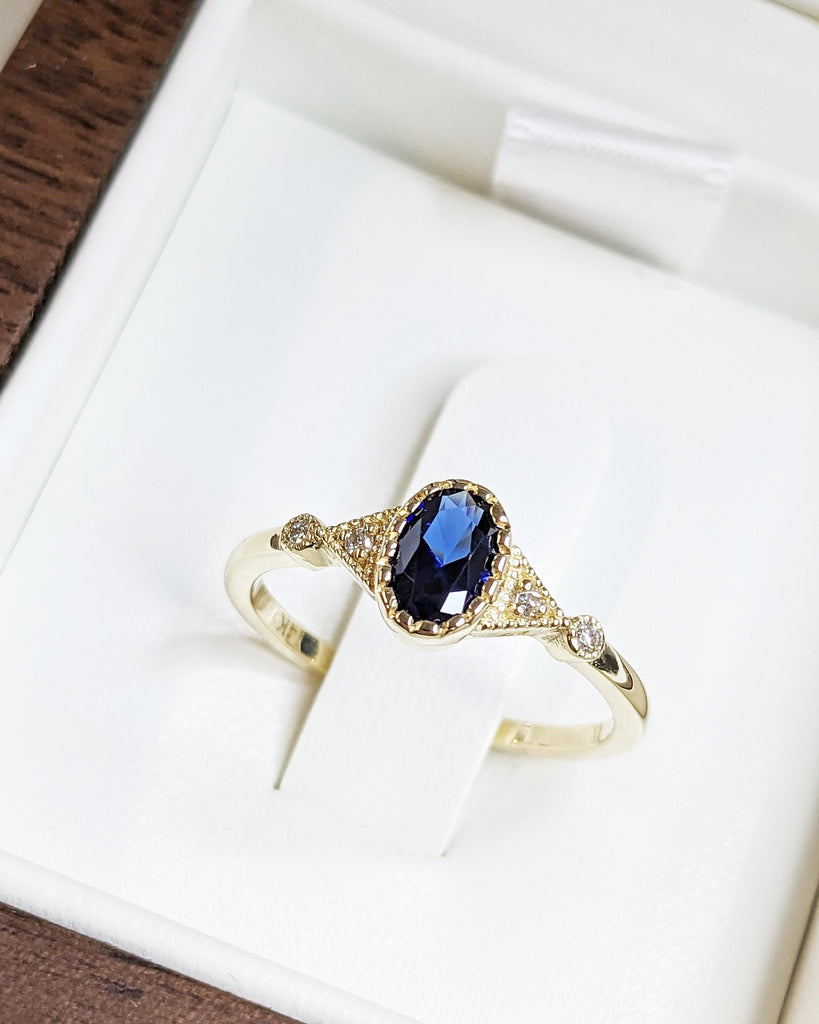 Bezel Set Vintage Oval Sapphire Ring / Art Deco Blue Sapphire Ring / Antique Engagement Ring in 14K Yellow Gold / Promise Ring / Daily Wear