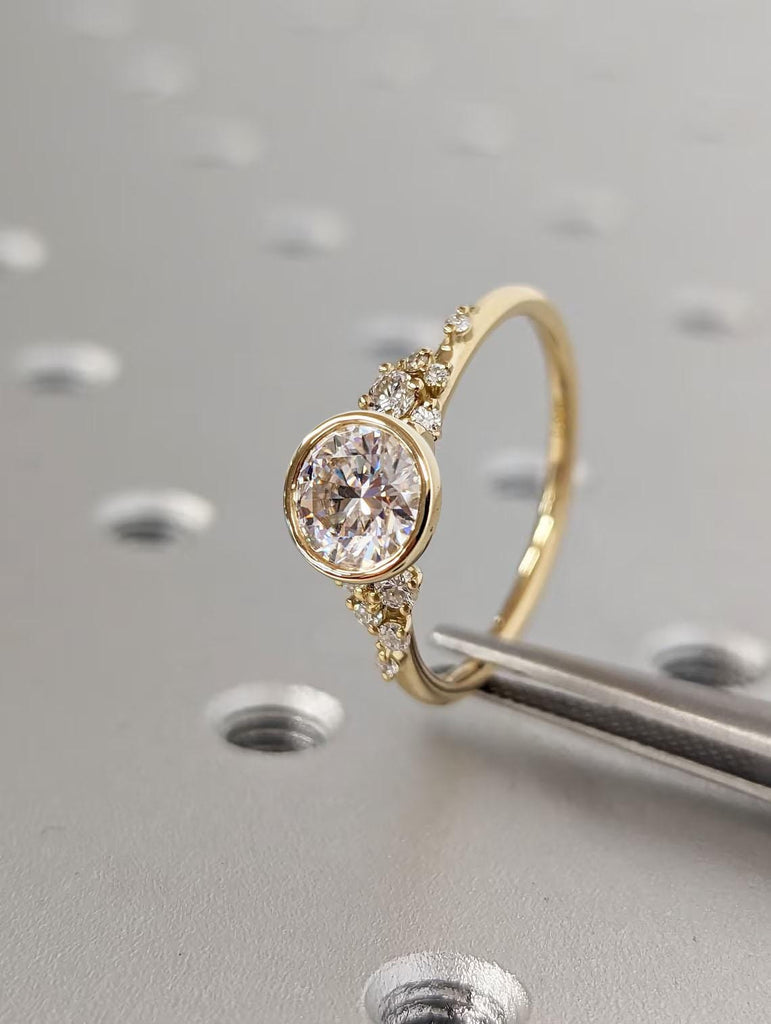 1ct Round cut VVS Moissanite Engagement Ring for Her | Unique Bezel set Wedding Anniversary Ring | Gift for Wife | Solid Gold White Yellow Rose | Unique Diamond Snowdrift Ring