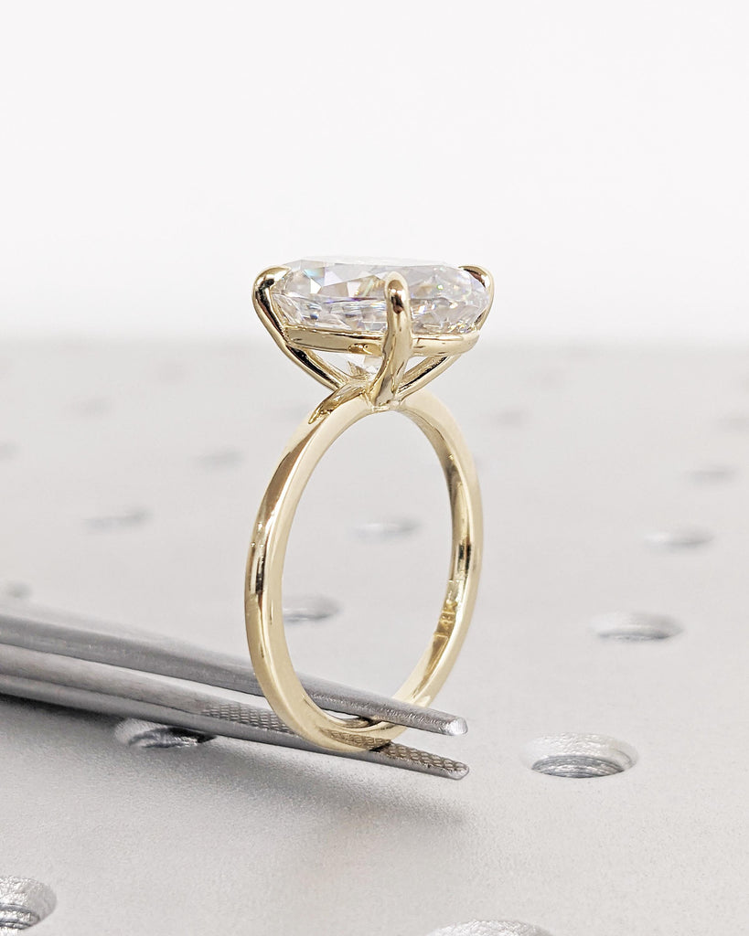 Crushed Ice Lab Diamond Oval Engagement Ring / Lab Grown Diamond Solitaire Ring / 14K 18K Solid Gold or Platinum / Wedding Anniversary Ring