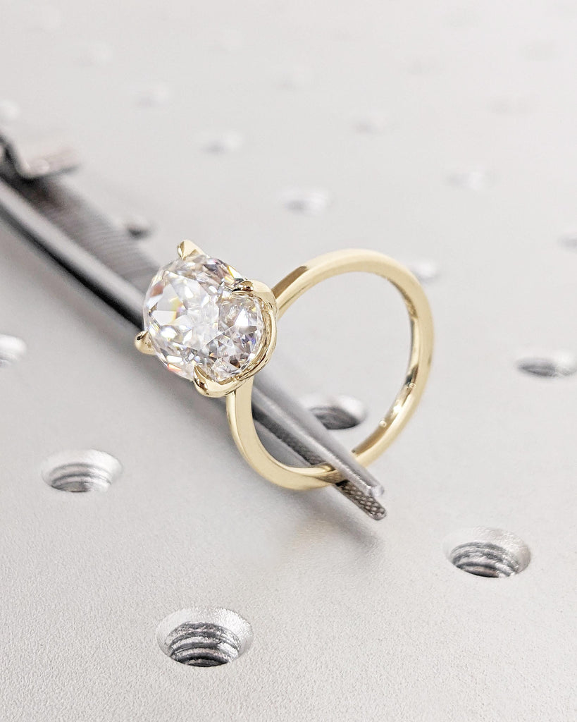Crushed Ice Lab Diamond Oval Engagement Ring / Lab Grown Diamond Solitaire Ring / 14K 18K Solid Gold or Platinum / Wedding Anniversary Ring