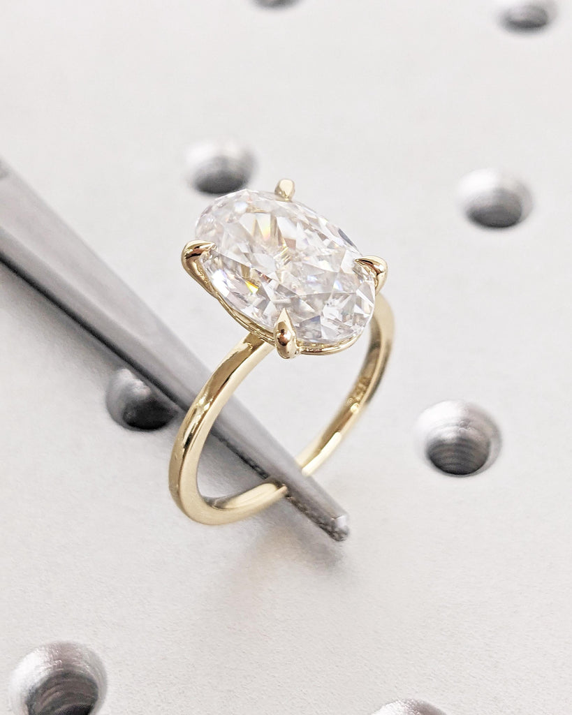 Crushed Ice Lab Diamond Oval Engagement Ring / Lab Grown Diamond Solitaire Ring / 14K 18K Solid Gold or Platinum / Wedding Anniversary Ring