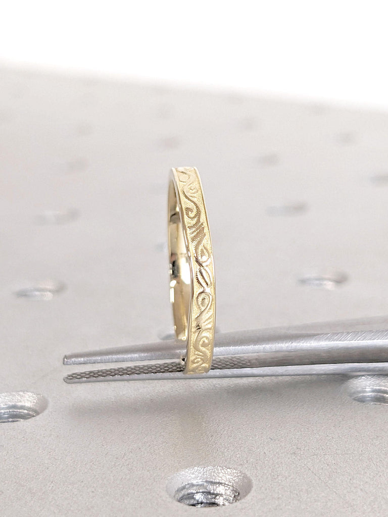 Vintage Wedding Ring for Her | Hand Engraved Filigree Yellow Gold Band | Curved Wedding Ring | Antique Ring | 2.5mm Gold Band Stacking Ring