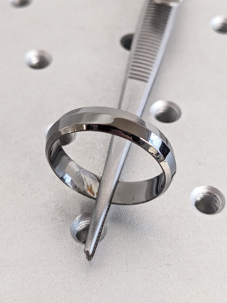 14K Black Gold Men's Beveled Edge Wedding Band 6MM | 14K Solid Gold Ring Simple Wedding Band | Polished Finish Gold Ring | Couples Ring