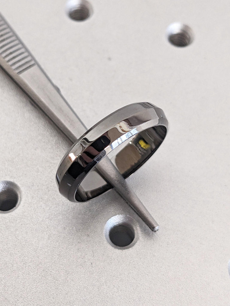 14K Gold Men&#39;s Beveled Edge Wedding Band 6MM | 14K Gold Ring | Simple Wedding Band | Polished Finish Gold Ring | Beveled Edge | 14K 18K