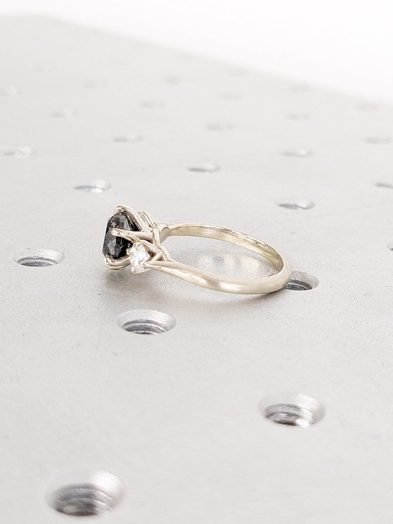 Round Raw Salt and Pepper Diamond Ring, 14k Gold Engagement Ring, Wedding Anniversary Gift for Her, Unique 3 Stone Ring, Gold Statement Ring