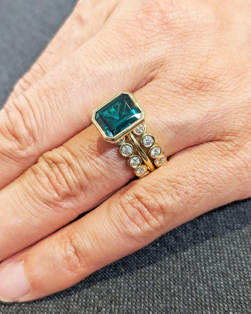 Unique 3 Piece Bridal Ring Set - Vintage Art Deco Engagement Ring Set - Bezel Set Emerald Anniversary Ring Moissanite Wedding Band Eternity