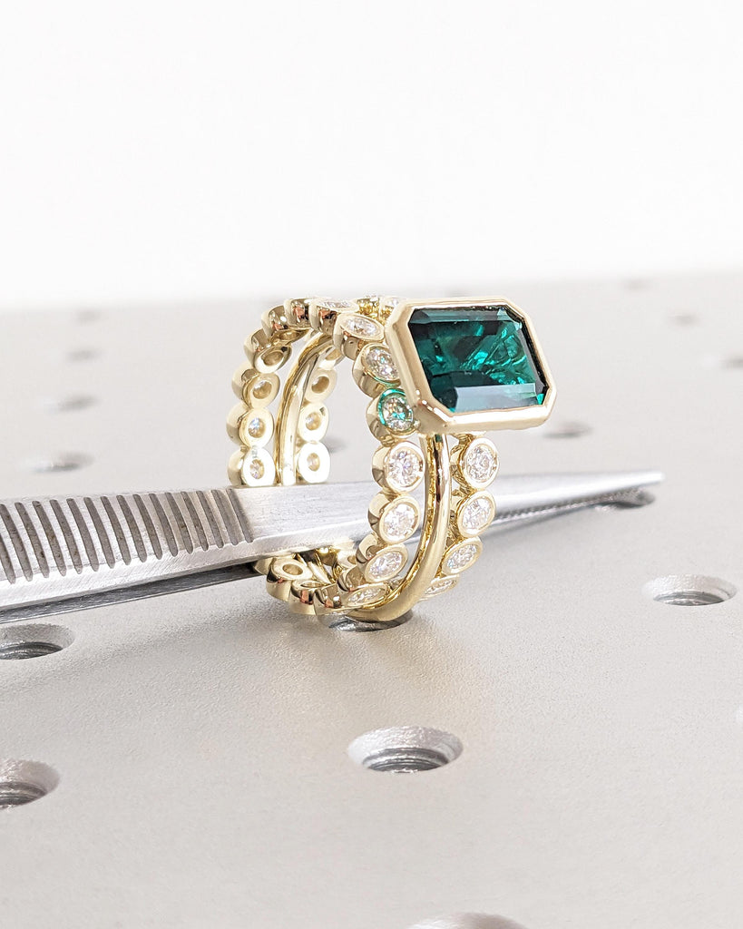 Unique 3 Piece Bridal Ring Set - Vintage Art Deco Engagement Ring Set - Bezel Set Emerald Anniversary Ring Moissanite Wedding Band Eternity