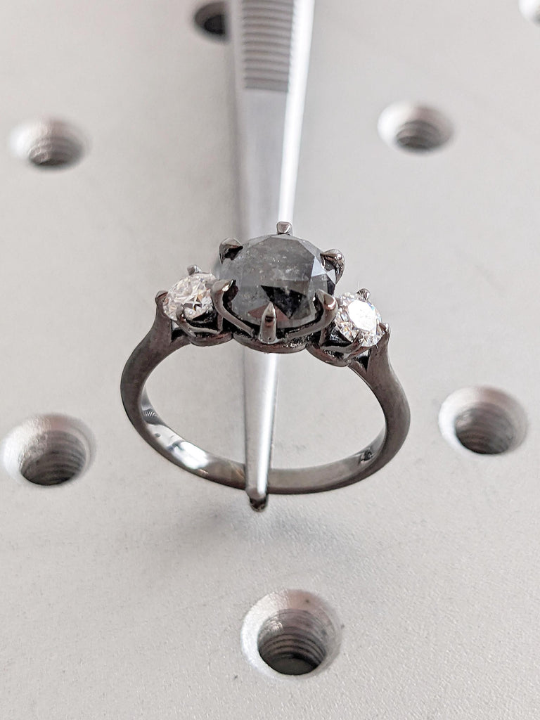 Vintage Salt and Pepper Diamond Ring, Unique Engagement Ring, 14k Gold Matte Finished, Promise Ring for Her, 3 Stone Ring, Best Gift for Mom