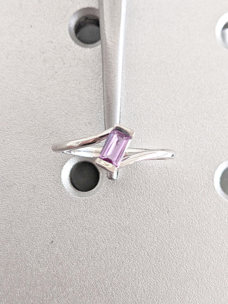 Tiny June Birthstone Alexandrite Ring, 14K Gold Dainty Alexandrite Engagement Ring, Sleek Twist Bypass Alexandrite Wedding Ring, Minimalist