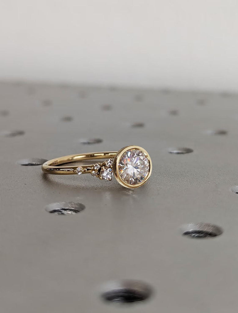 Round VVS Moissanite Engagement Ring for Her | Unique Bezel set Wedding Ring | Solid Gold White Yellow Rose | Unique Diamond Snowdrift Ring