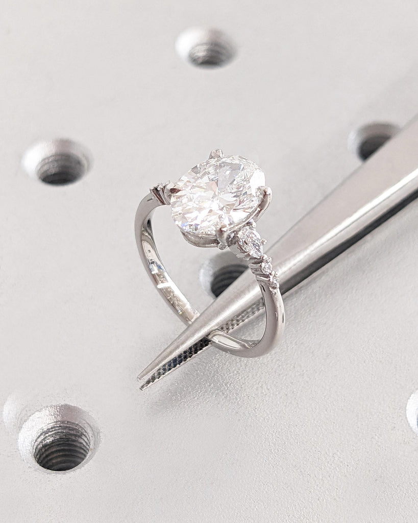 Elegant Lab Grown Diamond Ring for Women, Lab Diamond Ring, Oval Engagement Ring, Platinum or 14K Solid Gold Promise Ring, Anniversary Ring