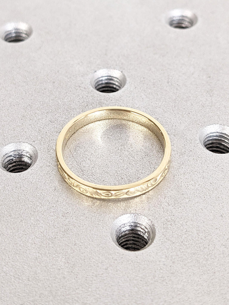 Vintage Wedding Ring for Her | Hand Engraved Filigree Yellow Gold Band | Curved Wedding Ring | Antique Ring | 2.5mm Gold Band Stacking Ring