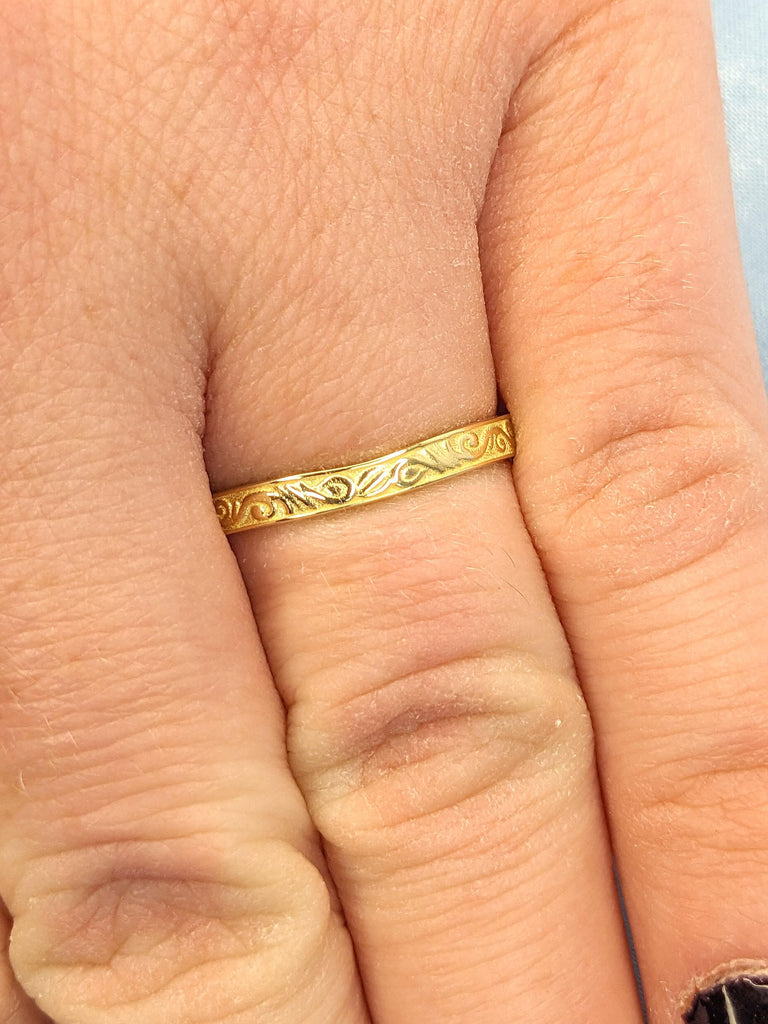 Vintage Wedding Ring for Her | Hand Engraved Filigree Yellow Gold Band