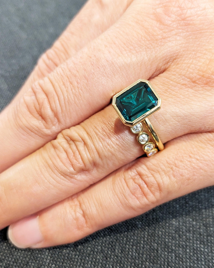 2pcs Vintage Emerald Cut Emerald Engagement Ring Set, Bezel Set Green Emerald Ring Promise Ring Set, Moissanite Wedding Band Bridal Ring Set