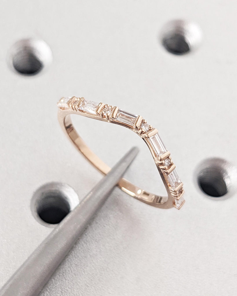 Baguette & Round Diamond Wedding Ring, Alternating Round Baguette Wedding Band, Stack Ring, Curved Wedding Band Chevron V Ring 14K Rose Gold